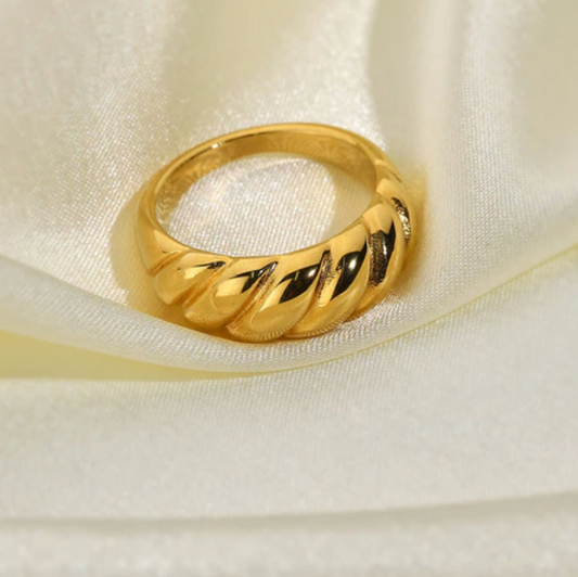 Croissant Oro Ring